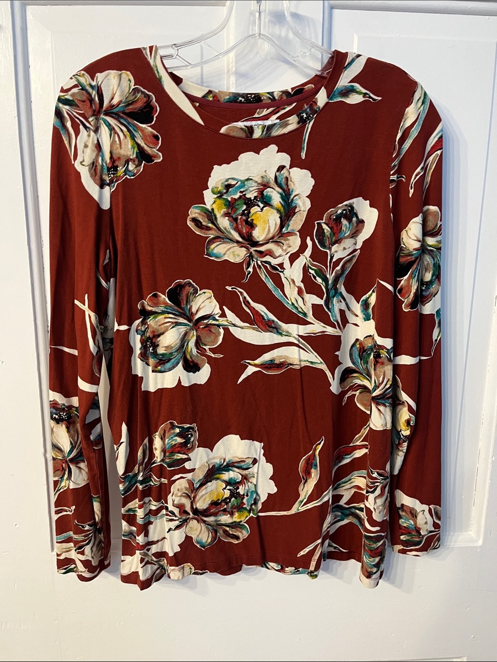 Chico’s size 1 equivalent to M Knit top long sleeves